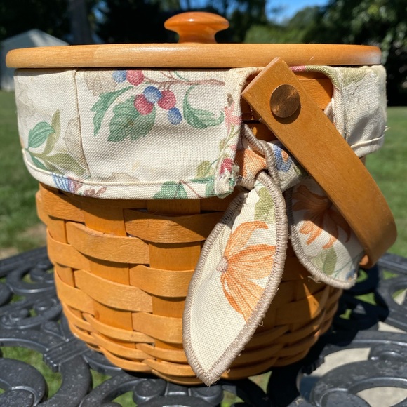 2000 Longaberger Medium Fruit Basket - Picture 5 of 7